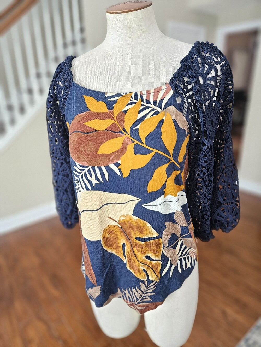 Cupio Floral Lace Sleeve Top Medium